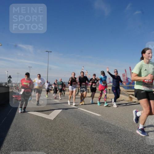 03.10.2025 - Köhlbrandbrückenlauf Matties Gatica Varas http://msf.ph/oto/8998625 03.10.2025 12:50:56 Position 2 111, 6589 meine-sportfotos.de
