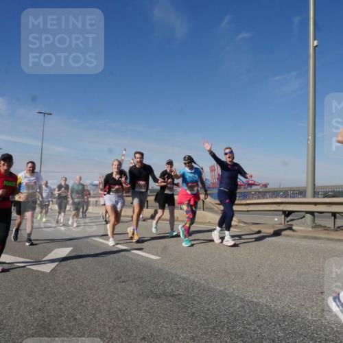 03.10.2025 - Köhlbrandbrückenlauf Matties Gatica Varas http://msf.ph/oto/8998628 03.10.2025 12:50:57 Position 2  meine-sportfotos.de