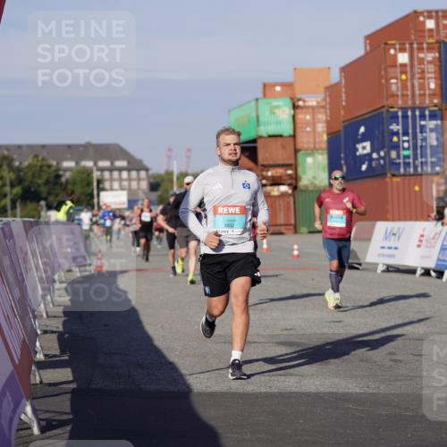 03.10.2025 - Köhlbrandbrückenlauf Michael Burmester http://msf.ph/oto/8998630 03.10.2025 10:03:11 Ziel 1072, 1091, 1111, 1173, 1198, 1207, 1321, 1334, 1560, 1682, 1836, 1931, 2995, 2998, 3655, 3802 meine-sportfotos.de