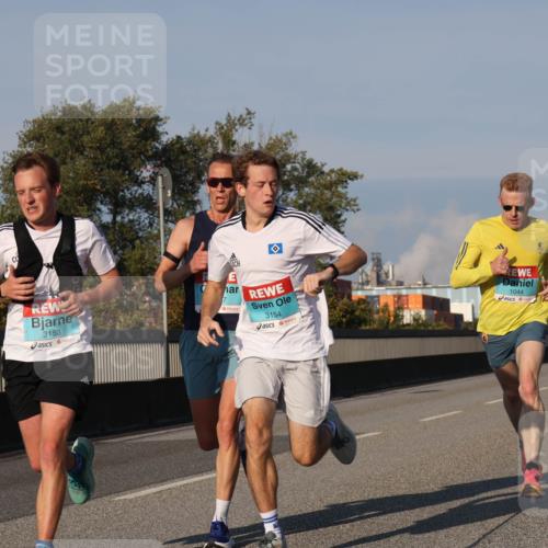 03.10.2025 - Köhlbrandbrückenlauf Luisa Fischer http://msf.ph/oto/8998634 03.10.2025 10:39:55 Position 3 3153, 3154, 1044 meine-sportfotos.de