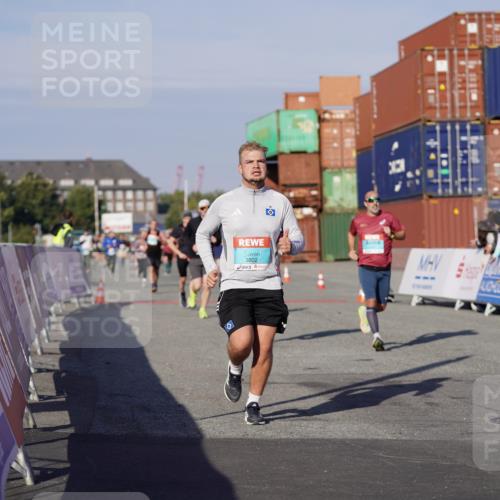03.10.2025 - Köhlbrandbrückenlauf Michael Burmester http://msf.ph/oto/8998638 03.10.2025 10:03:11 Ziel 1072, 1091, 1111, 1173, 1198, 1207, 1321, 1334, 1560, 1682, 1836, 1931, 2995, 2998, 3655, 3802 meine-sportfotos.de