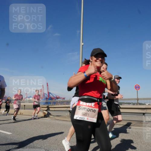 03.10.2025 - Köhlbrandbrückenlauf Matties Gatica Varas http://msf.ph/oto/8998646 03.10.2025 12:50:59 Position 2 4200, 6221 meine-sportfotos.de