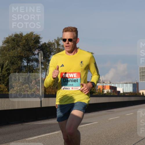 03.10.2025 - Köhlbrandbrückenlauf Luisa Fischer http://msf.ph/oto/8998647 03.10.2025 10:39:57 Position 3 044 meine-sportfotos.de