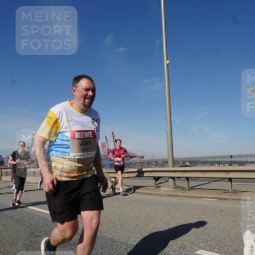 03.10.2025 - Köhlbrandbrückenlauf Matties Gatica Varas http://msf.ph/oto/8998648 03.10.2025 12:50:59 Position 2 4200 meine-sportfotos.de