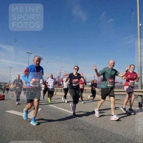 03.10.2025 - Köhlbrandbrückenlauf Matties Gatica Varas http://msf.ph/oto/8998659 03.10.2025 12:51:00 Position 2  meine-sportfotos.de