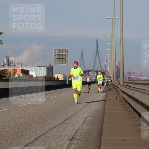 03.10.2025 - Köhlbrandbrückenlauf Luisa Fischer http://msf.ph/oto/8998660 03.10.2025 10:39:58 Position 3  meine-sportfotos.de