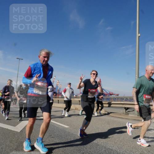03.10.2025 - Köhlbrandbrückenlauf Matties Gatica Varas http://msf.ph/oto/8998662 03.10.2025 12:51:01 Position 2 5084 meine-sportfotos.de