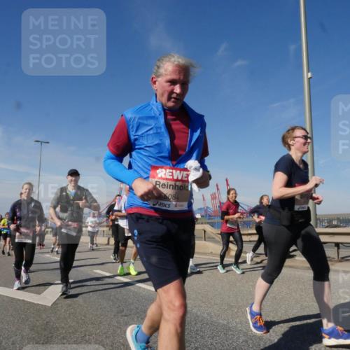 03.10.2025 - Köhlbrandbrückenlauf Matties Gatica Varas http://msf.ph/oto/8998669 03.10.2025 12:51:01 Position 2 5084 meine-sportfotos.de