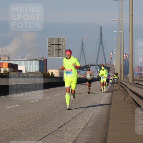 03.10.2025 - Köhlbrandbrückenlauf Luisa Fischer http://msf.ph/oto/8998670 03.10.2025 10:39:59 Position 3  meine-sportfotos.de