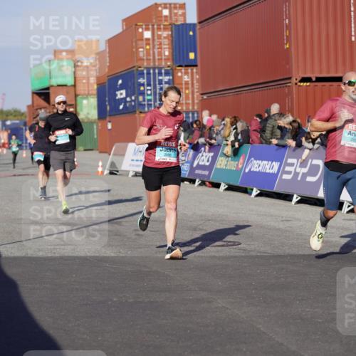 03.10.2025 - Köhlbrandbrückenlauf Michael Burmester http://msf.ph/oto/8998677 03.10.2025 10:03:14 Ziel 1072, 1111, 1207, 1274, 1682, 1836, 1931, 2995, 2998, 3655, 3802 meine-sportfotos.de