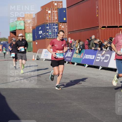 03.10.2025 - Köhlbrandbrückenlauf Michael Burmester http://msf.ph/oto/8998684 03.10.2025 10:03:14 Ziel 1072, 1111, 1207, 1274, 1682, 1836, 1931, 2995, 2998, 3655, 3802 meine-sportfotos.de