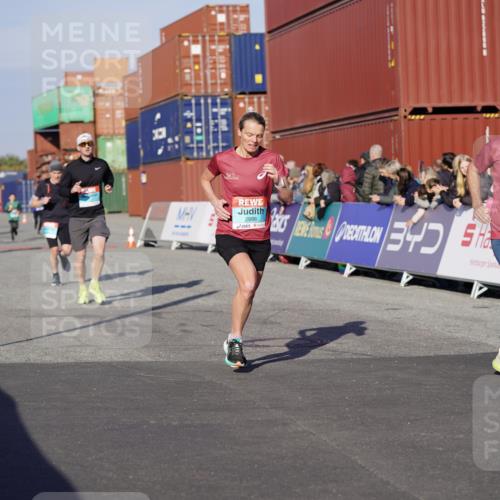 03.10.2025 - Köhlbrandbrückenlauf Michael Burmester http://msf.ph/oto/8998691 03.10.2025 10:03:14 Ziel 1072, 1111, 1207, 1274, 1682, 1836, 1931, 2995, 2998, 3655, 3802 meine-sportfotos.de