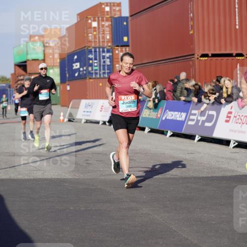 03.10.2025 - Köhlbrandbrückenlauf Michael Burmester http://msf.ph/oto/8998699 03.10.2025 10:03:14 Ziel 1072, 1111, 1207, 1274, 1682, 1836, 1931, 2995, 2998, 3655, 3802 meine-sportfotos.de