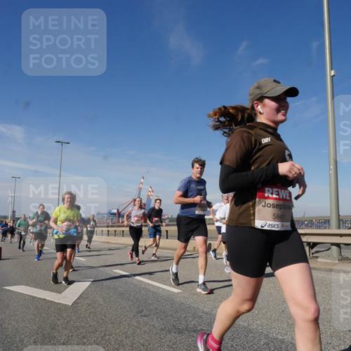 03.10.2025 - Köhlbrandbrückenlauf Matties Gatica Varas http://msf.ph/oto/8998700 03.10.2025 12:51:05 Position 2 5841 meine-sportfotos.de
