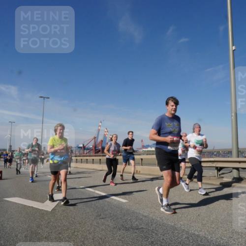 03.10.2025 - Köhlbrandbrückenlauf Matties Gatica Varas http://msf.ph/oto/8998703 03.10.2025 12:51:05 Position 2  meine-sportfotos.de