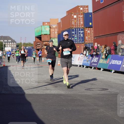 03.10.2025 - Köhlbrandbrückenlauf Michael Burmester http://msf.ph/oto/8998711 03.10.2025 10:03:15 Ziel 1072, 1207, 1274, 1682, 1836, 1931, 2995, 2998, 3802 meine-sportfotos.de