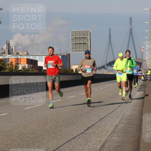 03.10.2025 - Köhlbrandbrückenlauf Luisa Fischer http://msf.ph/oto/8998724 03.10.2025 10:40:04 Position 3  meine-sportfotos.de