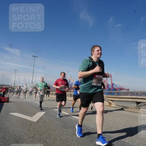 03.10.2025 - Köhlbrandbrückenlauf Matties Gatica Varas http://msf.ph/oto/8998730 03.10.2025 12:51:09 Position 2 5213 meine-sportfotos.de