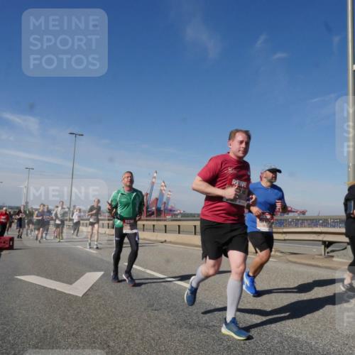 03.10.2025 - Köhlbrandbrückenlauf Matties Gatica Varas http://msf.ph/oto/8998738 03.10.2025 12:51:10 Position 2  meine-sportfotos.de