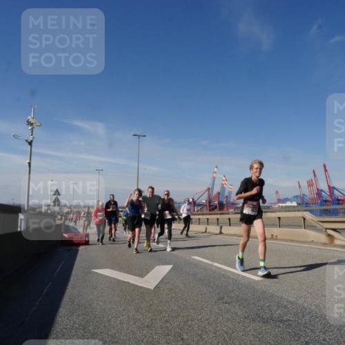 03.10.2025 - Köhlbrandbrückenlauf Matties Gatica Varas http://msf.ph/oto/8998759 03.10.2025 12:51:13 Position 2  meine-sportfotos.de