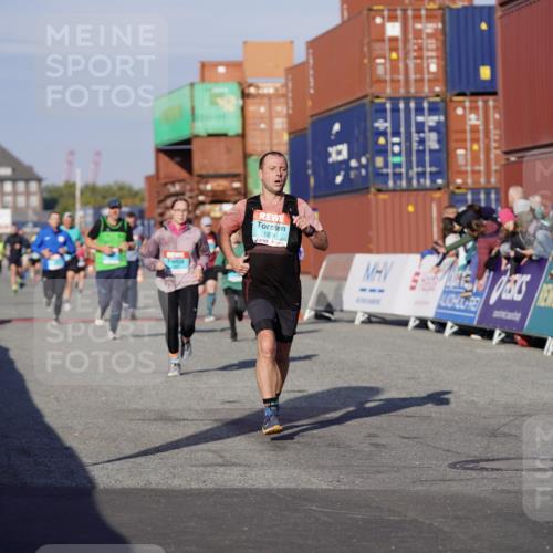 03.10.2025 - Köhlbrandbrückenlauf Michael Burmester http://msf.ph/oto/8998760 03.10.2025 10:03:20 Ziel 1207, 1274, 1682, 1864, 2944, 2995, 2998, 3066, 3498, 3731 meine-sportfotos.de