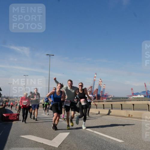 03.10.2025 - Köhlbrandbrückenlauf Matties Gatica Varas http://msf.ph/oto/8998769 03.10.2025 12:51:13 Position 2  meine-sportfotos.de