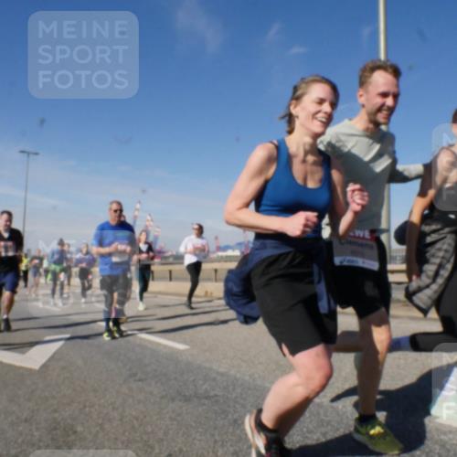 03.10.2025 - Köhlbrandbrückenlauf Matties Gatica Varas http://msf.ph/oto/8998789 03.10.2025 12:51:16 Position 2  meine-sportfotos.de