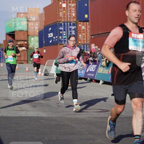 03.10.2025 - Köhlbrandbrückenlauf Michael Burmester http://msf.ph/oto/8998791 03.10.2025 10:03:22 Ziel 1207, 1274, 1682, 1808, 1864, 2944, 3066, 3404, 3498, 3731 meine-sportfotos.de