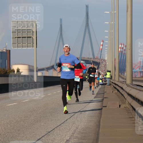 03.10.2025 - Köhlbrandbrückenlauf Luisa Fischer http://msf.ph/oto/8998811 03.10.2025 10:40:12 Position 3 1057 meine-sportfotos.de