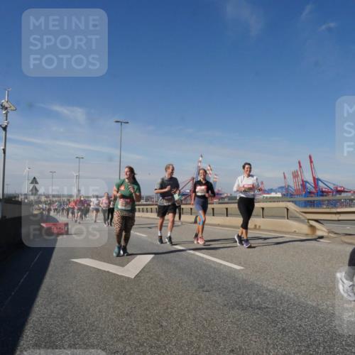 03.10.2025 - Köhlbrandbrückenlauf Matties Gatica Varas http://msf.ph/oto/8998819 03.10.2025 12:51:19 Position 2 118 meine-sportfotos.de