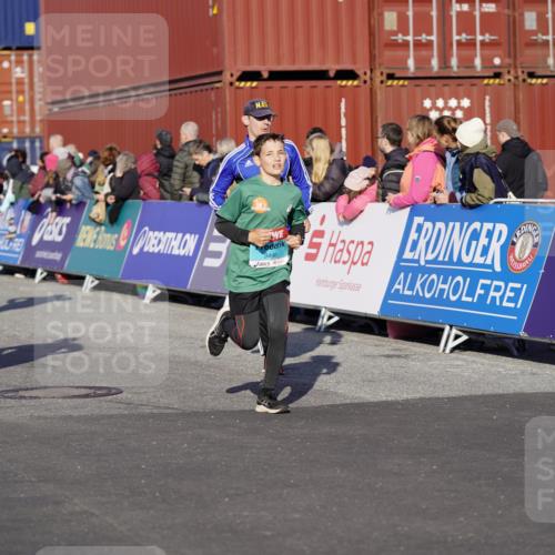 03.10.2025 - Köhlbrandbrückenlauf Michael Burmester http://msf.ph/oto/8998826 03.10.2025 10:03:24 Ziel 1274, 1326, 1808, 1864, 2944, 3066, 3344, 3404, 3498, 3731 meine-sportfotos.de