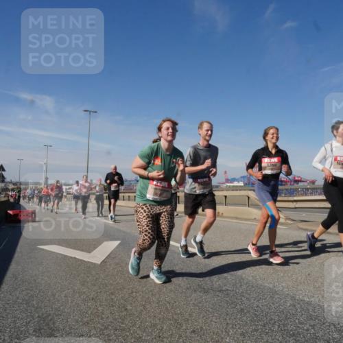 03.10.2025 - Köhlbrandbrückenlauf Matties Gatica Varas http://msf.ph/oto/8998830 03.10.2025 12:51:21 Position 2 42 meine-sportfotos.de