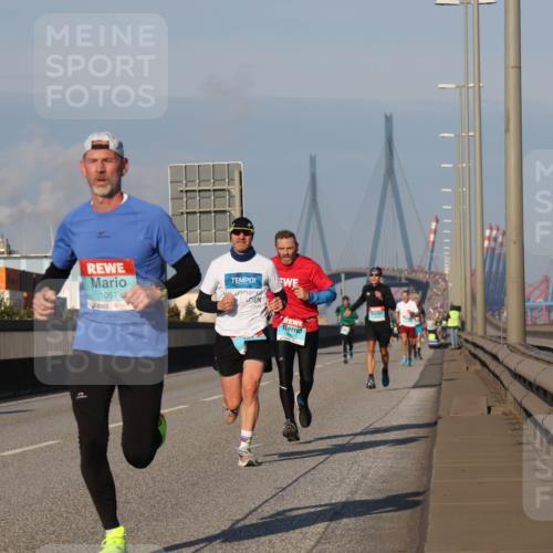 03.10.2025 - Köhlbrandbrückenlauf Luisa Fischer http://msf.ph/oto/8998844 03.10.2025 10:40:15 Position 3 1057 meine-sportfotos.de