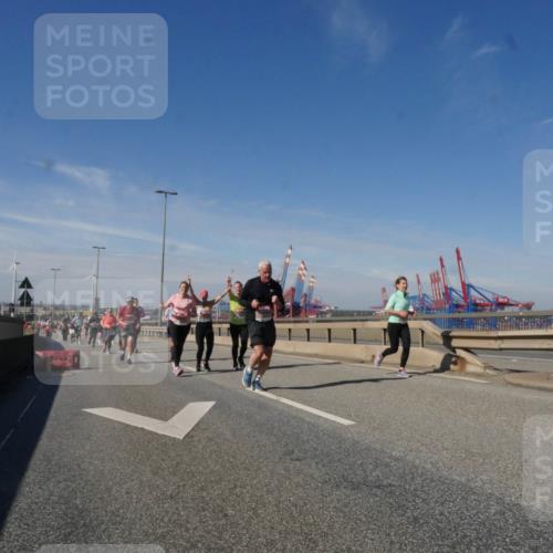 03.10.2025 - Köhlbrandbrückenlauf Matties Gatica Varas http://msf.ph/oto/8998851 03.10.2025 12:51:22 Position 2  meine-sportfotos.de