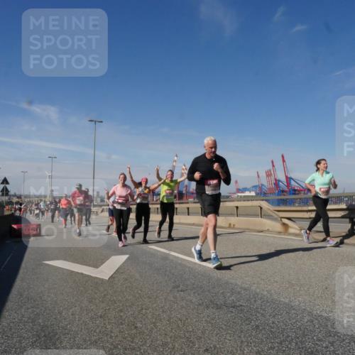 03.10.2025 - Köhlbrandbrückenlauf Matties Gatica Varas http://msf.ph/oto/8998863 03.10.2025 12:51:23 Position 2  meine-sportfotos.de