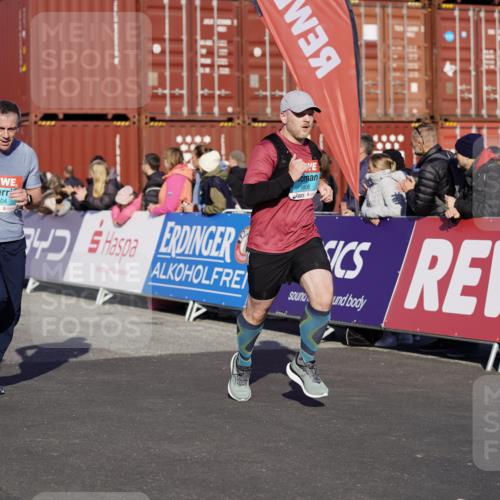03.10.2025 - Köhlbrandbrückenlauf Michael Burmester http://msf.ph/oto/8998876 03.10.2025 10:03:27 Ziel 1326, 1808, 1864, 2944, 3066, 3344, 3404, 3498, 3731 meine-sportfotos.de