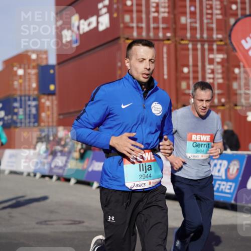 03.10.2025 - Köhlbrandbrückenlauf Michael Burmester http://msf.ph/oto/8998885 03.10.2025 10:03:27 Ziel 1326, 1808, 1864, 2944, 3066, 3344, 3404, 3498, 3731 meine-sportfotos.de