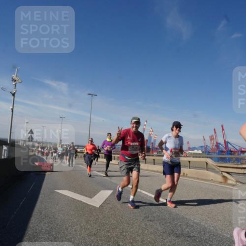 03.10.2025 - Köhlbrandbrückenlauf Matties Gatica Varas http://msf.ph/oto/8998887 03.10.2025 12:51:26 Position 2  meine-sportfotos.de