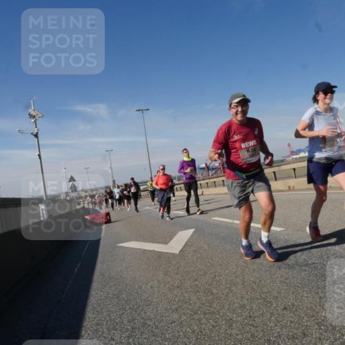 03.10.2025 - Köhlbrandbrückenlauf Matties Gatica Varas http://msf.ph/oto/8998894 03.10.2025 12:51:27 Position 2  meine-sportfotos.de