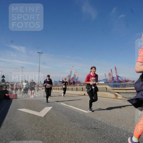 03.10.2025 - Köhlbrandbrückenlauf Matties Gatica Varas http://msf.ph/oto/8998924 03.10.2025 12:51:30 Position 2  meine-sportfotos.de