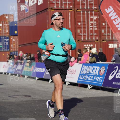 03.10.2025 - Köhlbrandbrückenlauf Michael Burmester http://msf.ph/oto/8998925 03.10.2025 10:03:29 Ziel 1326, 1351, 1808, 1864, 2944, 3066, 3245, 3251, 3344, 3404, 3498, 3731 meine-sportfotos.de