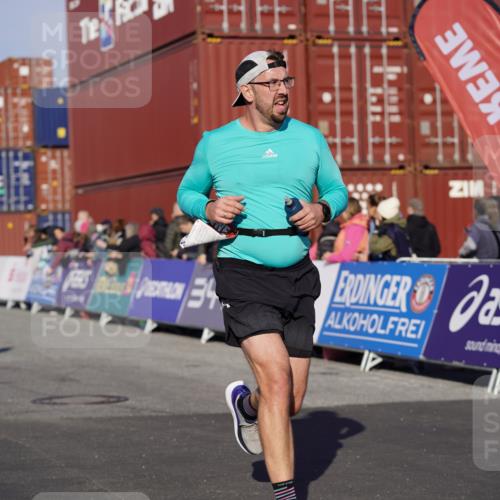 03.10.2025 - Köhlbrandbrückenlauf Michael Burmester http://msf.ph/oto/8998935 03.10.2025 10:03:30 Ziel 1326, 1351, 1808, 2944, 3066, 3073, 3245, 3251, 3344, 3404, 3498, 3731 meine-sportfotos.de
