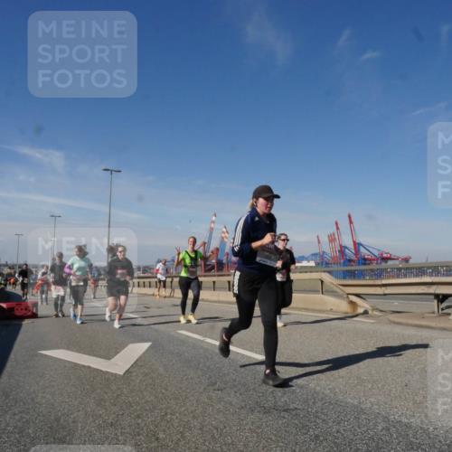 03.10.2025 - Köhlbrandbrückenlauf Matties Gatica Varas http://msf.ph/oto/8998936 03.10.2025 12:51:32 Position 2  meine-sportfotos.de