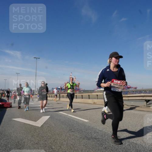 03.10.2025 - Köhlbrandbrückenlauf Matties Gatica Varas http://msf.ph/oto/8998938 03.10.2025 12:51:32 Position 2  meine-sportfotos.de