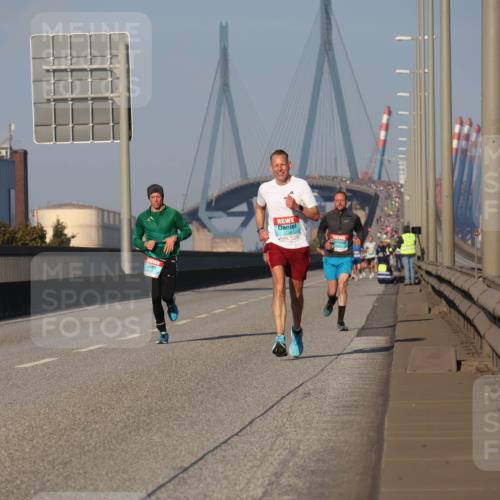 03.10.2025 - Köhlbrandbrückenlauf Luisa Fischer http://msf.ph/oto/8998939 03.10.2025 10:40:25 Position 3  meine-sportfotos.de