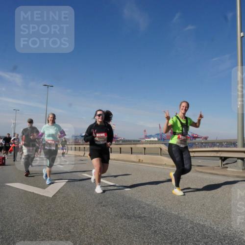 03.10.2025 - Köhlbrandbrückenlauf Matties Gatica Varas http://msf.ph/oto/8998951 03.10.2025 12:51:33 Position 2  meine-sportfotos.de