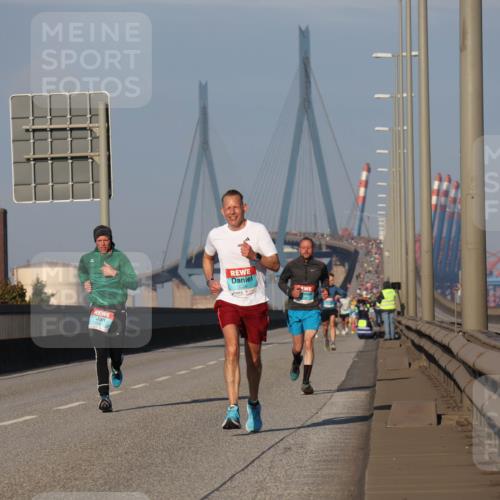 03.10.2025 - Köhlbrandbrückenlauf Luisa Fischer http://msf.ph/oto/8998957 03.10.2025 10:40:26 Position 3  meine-sportfotos.de