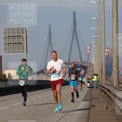 03.10.2025 - Köhlbrandbrückenlauf Luisa Fischer http://msf.ph/oto/8998962 03.10.2025 10:40:27 Position 3 3086 meine-sportfotos.de
