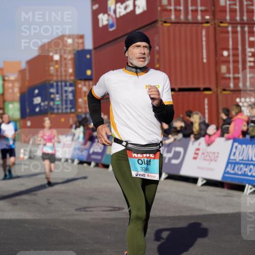 03.10.2025 - Köhlbrandbrückenlauf Michael Burmester http://msf.ph/oto/8998963 03.10.2025 10:03:32 Ziel 1326, 1351, 1808, 2944, 3066, 3073, 3235, 3245, 3251, 3344, 3404, 3708, 3710 meine-sportfotos.de