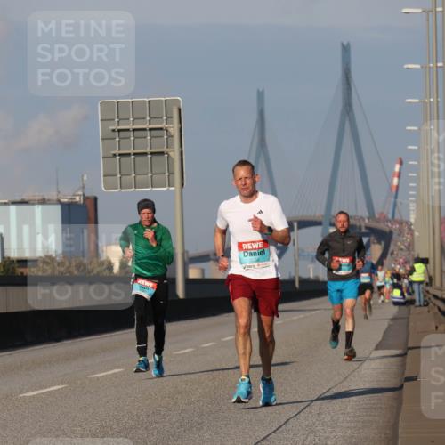 03.10.2025 - Köhlbrandbrückenlauf Luisa Fischer http://msf.ph/oto/8998971 03.10.2025 10:40:28 Position 3 3086 meine-sportfotos.de